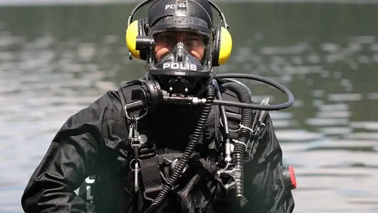 Kurbağa adamlar iş başında