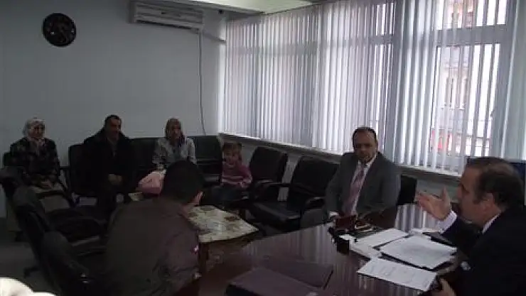 Depremzedeler Kaymakam Yıldız'ı ziyaret etti