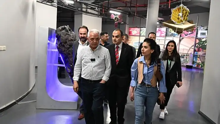 Depremzede çocuklar Ali Kuşçu Gökbilim Merkezi'nde