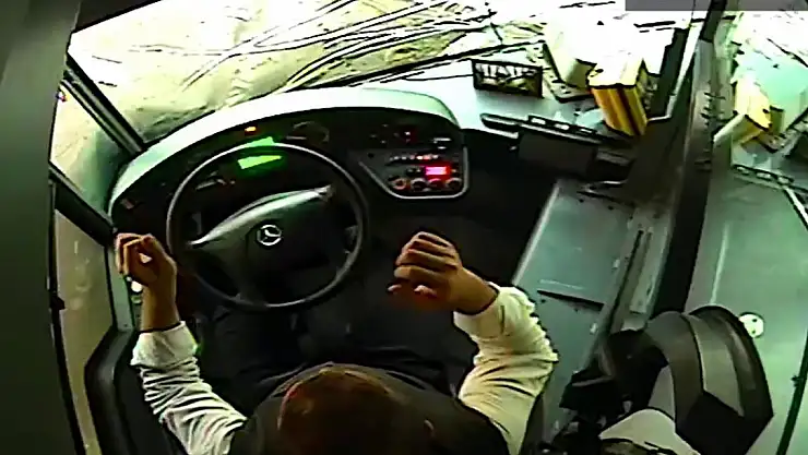 binanın çöktüğü anlar araç kamerasında