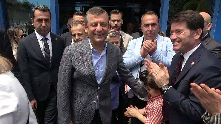 CHP Genel Başkanı Özel, Rize'deki Çay Mitingi'ne katılmak için Trabzon'a geldi