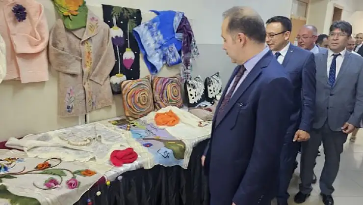 Bandırma'da 'Hayat boyu öğrenme' kursu sergisi