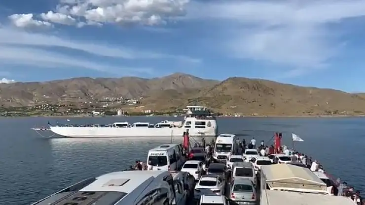 Feribottan baraj gölüne atladı