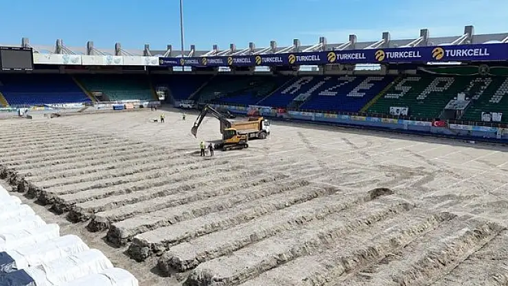 Çaykur Rizespor, stat zeminini yeniliyor