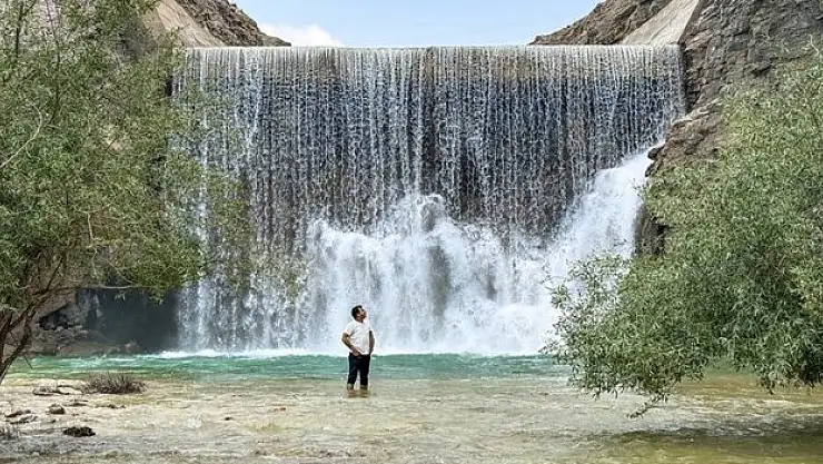 Zernek Barajı'ndaki yapay şelale ilgi görüyor