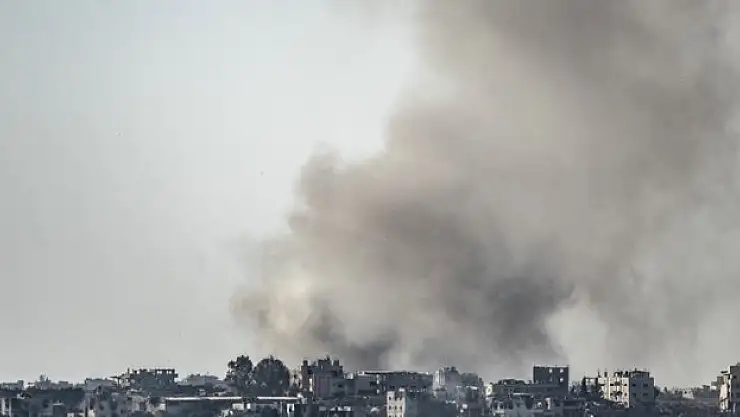 İsrailin Refah'ta bir eve düzenlediği saldırıda 8 Filistinli hayatını kaybetti