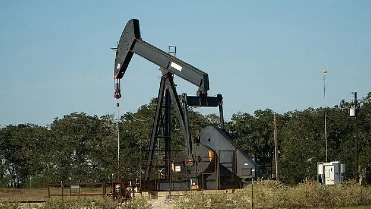 Küresel petrol arzı mayısta günlük 520 bin varil arttı