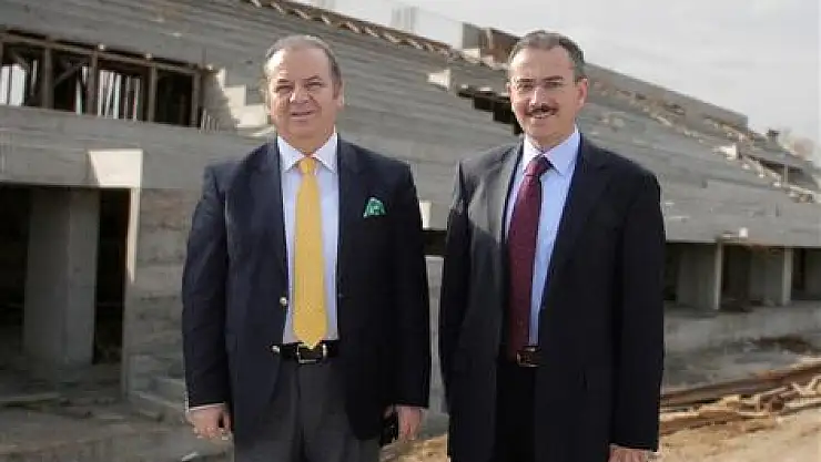 Dündar çalışmalarını Yıldız'a anlattı