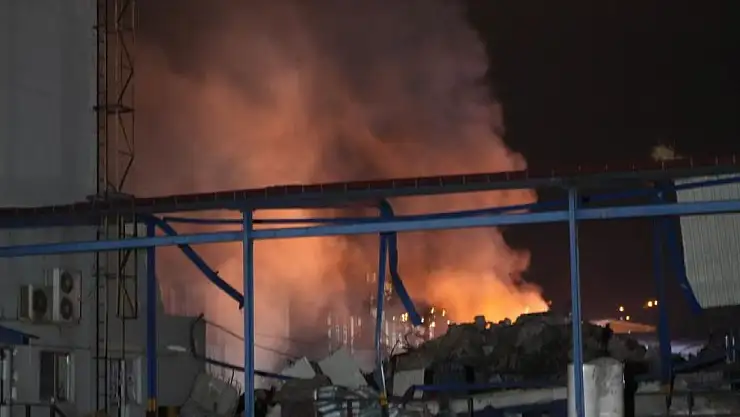 2 gün önce yanan fabrika tekrardan alevlendi