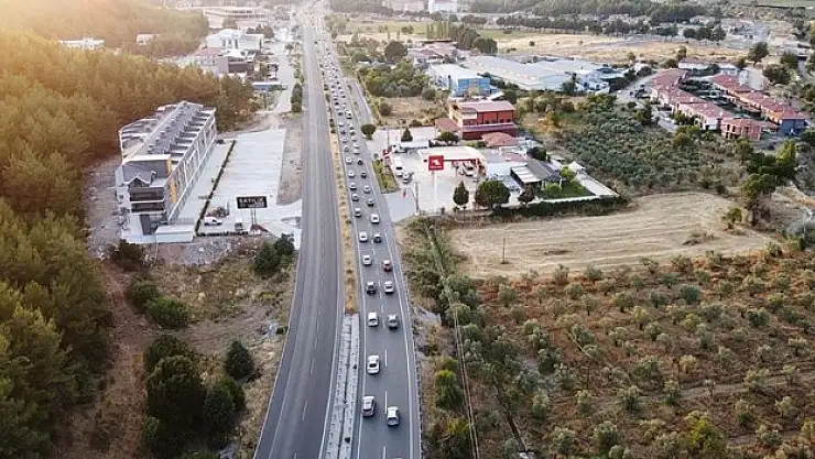 Yollarda bayram tatili dönüşü hareketliliği yaşanıyor