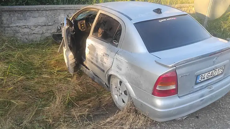 İki ayrı trafik kazasında 3 kişi yaralandı