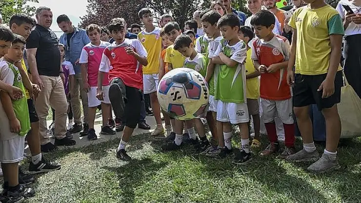 Bakan Bak'tan 'Gençlik Yaz Okulları' müjdesi