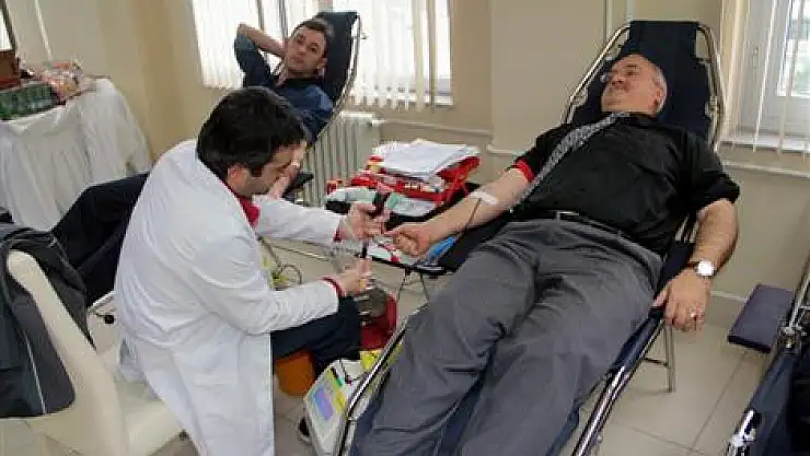 Ptt'den Kızıla'ya Kan Bağışı