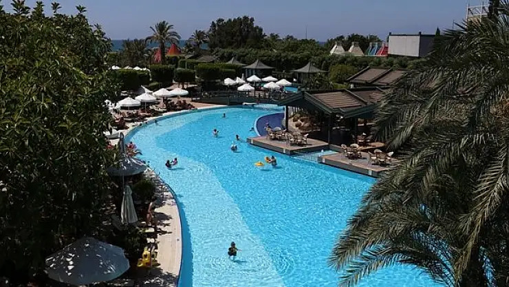 Antalya son yılların en hareketli bayram tatilini geçirdi