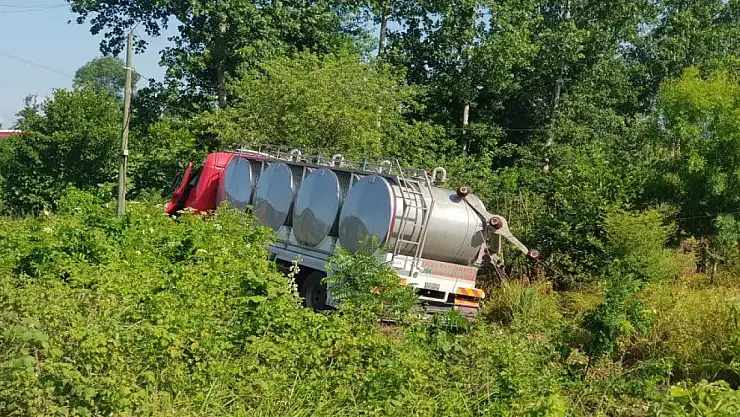 Süt tankeri şarampole uçtu