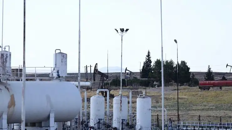 PKK/YPG, Suriye de yılda 2,5 milyar dolarlık petrolü gasbediyor