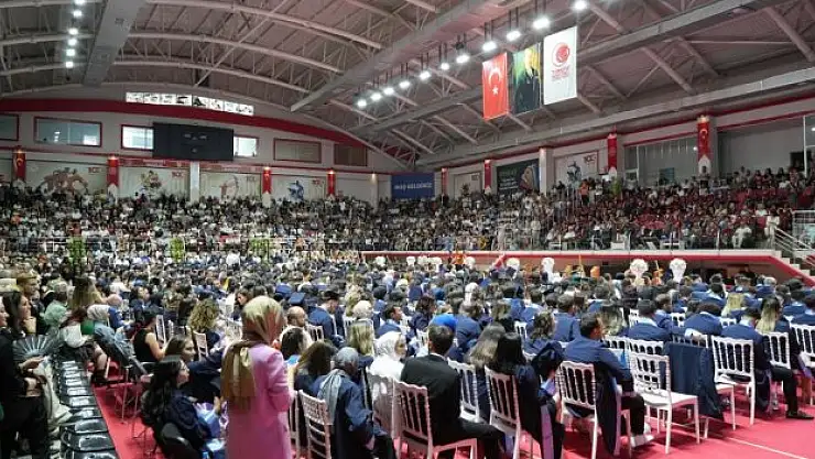 450 öğrenci kep attı