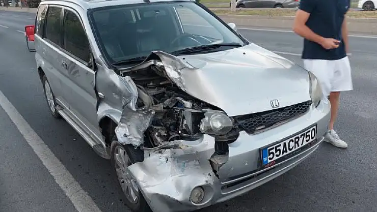 Otomobil motosiklet ile çarpıştı