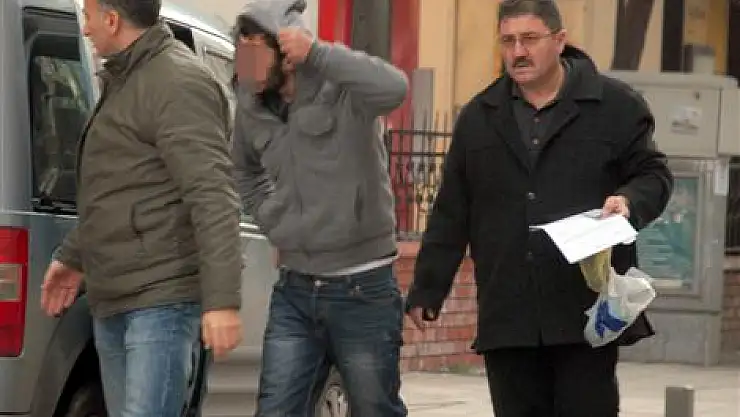 Tabancayla yakalanan genç adliyede