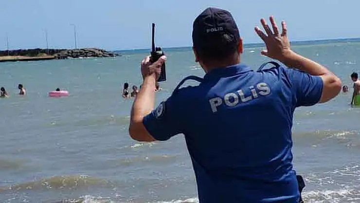 POLİS SAHİLLERDE UYARIDA BULUNUYOR