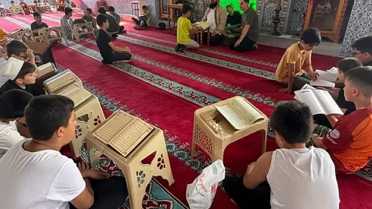 İstanbul'da açılan yaz Kur'an kurslarına yoğun ilgi