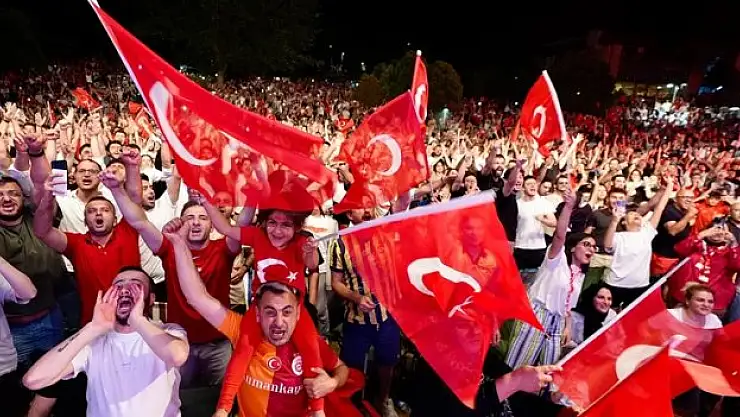 Galibiyet coşkusu meydanlara taştı