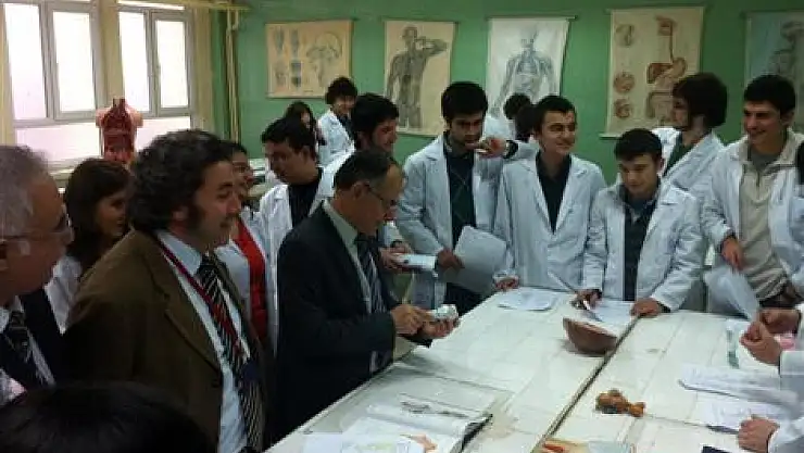 Akan Fakülte öğrencileri ile birarada