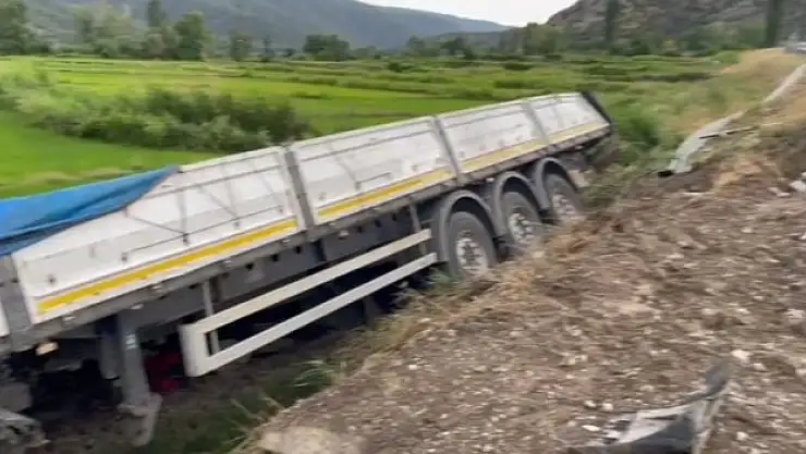 2 tır peş peşe devrildi