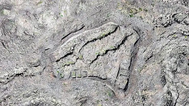 Tendürek Dağı'nda 'gizemli kale' kalıntısı görüntülendi