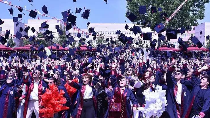 OMÜ 692 mezun verdi