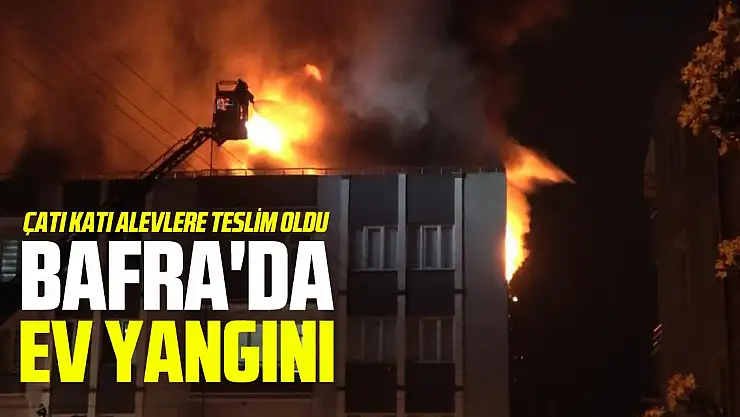 Bafra'da ev yangını: Çatı katı alevlere teslim oldu