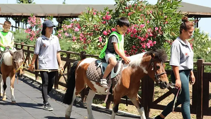 Atlı Spor Tesisleri ziyaretçilerini bekliyor