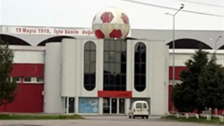 Polat: '19 Mayıs stadyumu çürük'