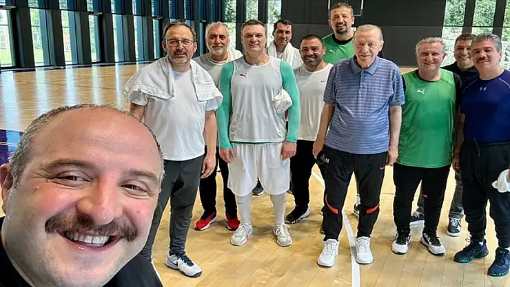 Cumhurbaşkanı Erdoğan basketbol sahasında ter attı