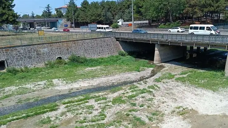 Kürtün Çayı'nı kuraklık vurdu