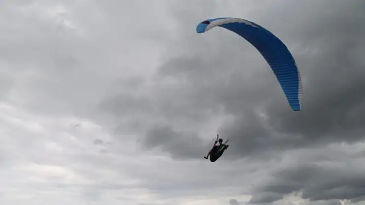 Gökyüzünde nefes kesen yarışma