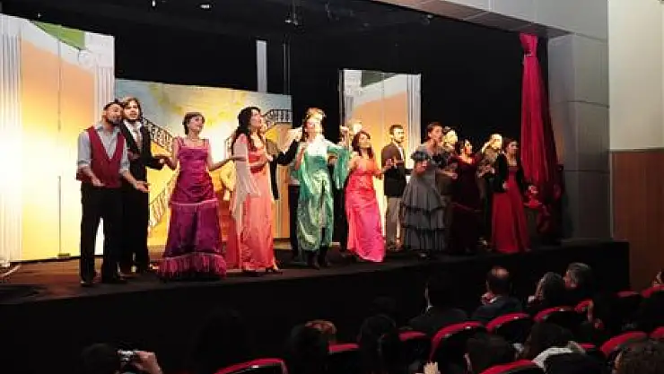 OMÜ tiyatro Kulübü Perdelerini Açtı