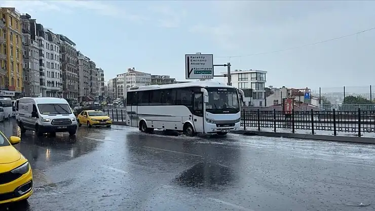 İstanbul'da bazı bölgelerde yağış etkili oluyor