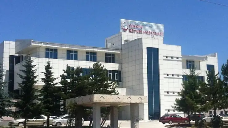 Hafif ticari araç traktöre çarptı: 1 ölü