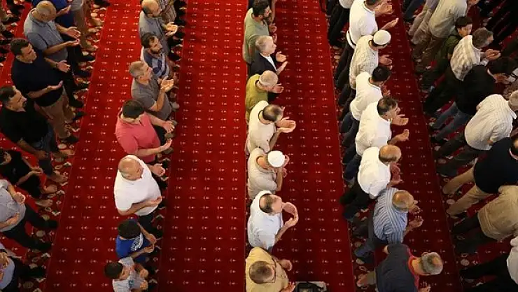 Camilerde Heniyye için gıyabi cenaze namazı kılındı