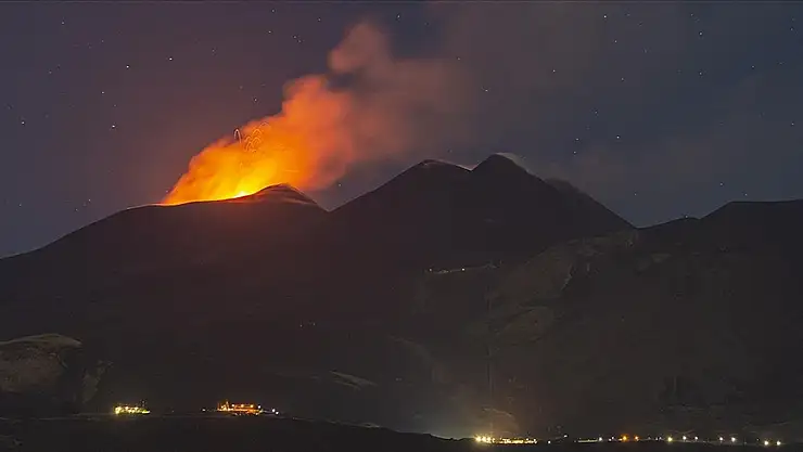 Etna Yanardağı lav püskürtmeye başladı