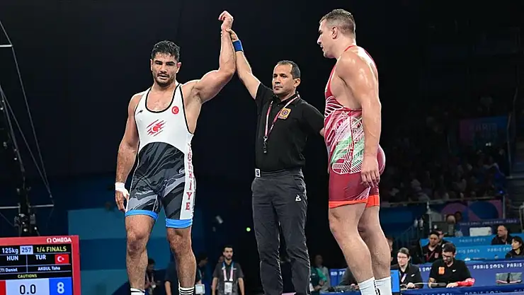 Milli güreşçi Taha Akgül yarı finale yükseldi