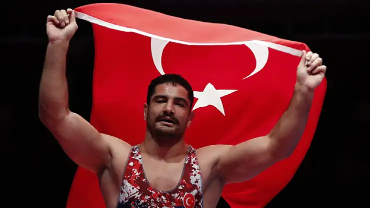 MİİLİ GÜREŞÇİ TAHA AKGÜL'DEN VEDA MESAJI