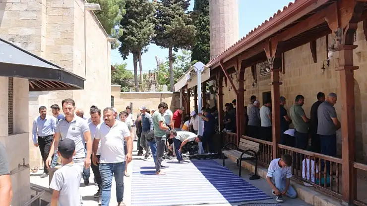 O mahallenin nüfusu depremden sonra 10 kat arttı