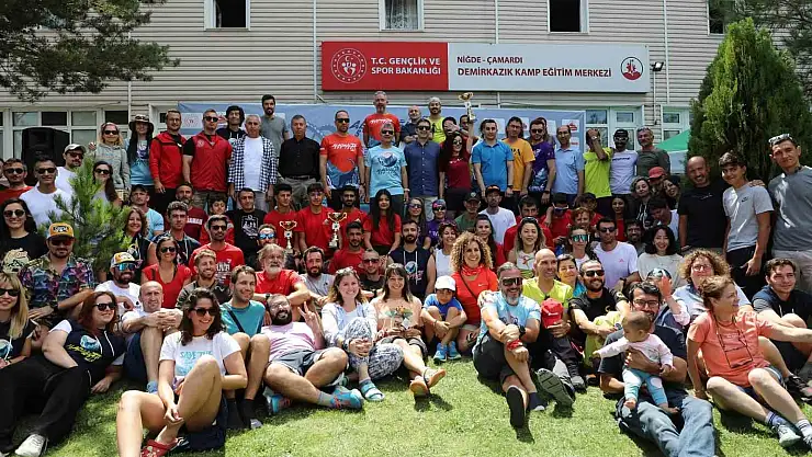 Aladağlar Sky Trail'de derece alan koşucular ödüllerini aldı