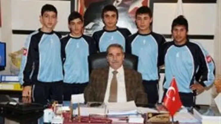 Türk futbolu prensini arıyor