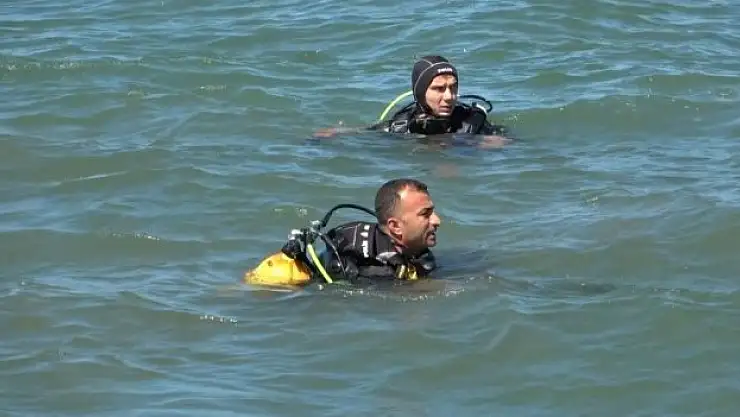 Gece yarısı denize giren genç kadın kayboldu