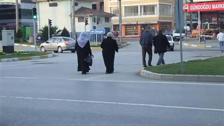 Dört yola üst geçit yoksa Polis koyulsun!