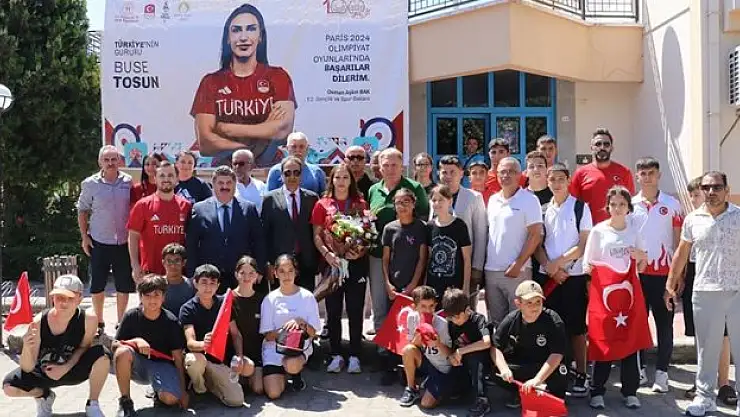 Çavuşoğlu, coşkuyla karşılandı