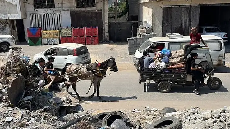Filistinlileri zorla yerinden etmeyi sürdürüyor